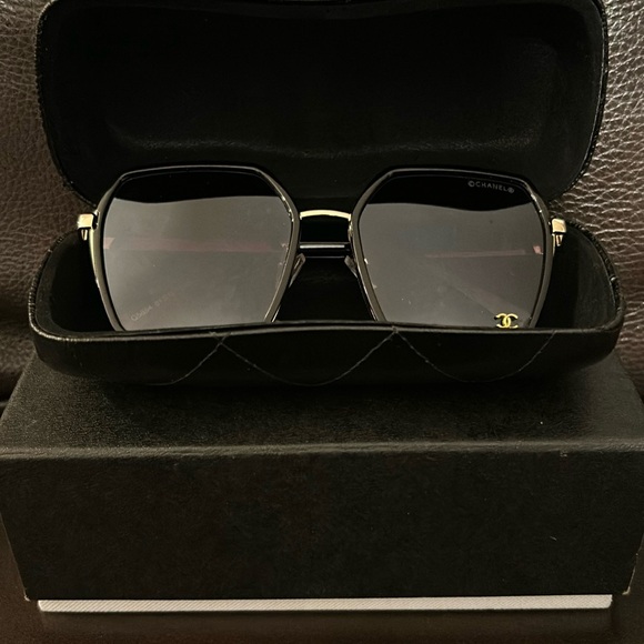Elegant Black Fashion Sunglasses - Picture 1 of 3